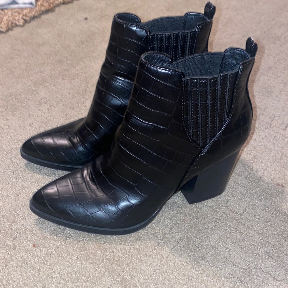 Indigo Rd. Women’s 8.5 Black Croc Bootie